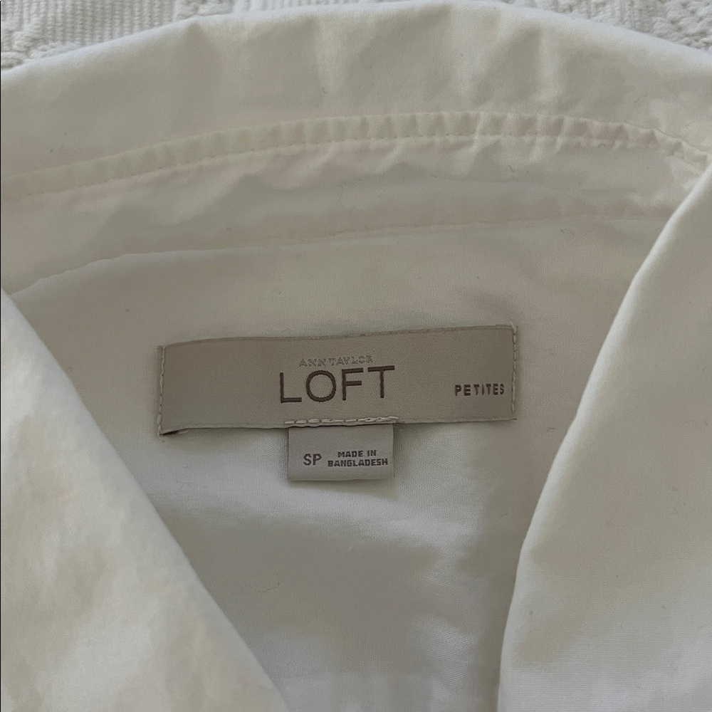 Ann Taylor Loft White button down shirt SP - Picture 2 of 3